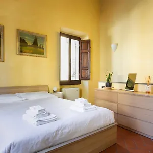 Cozy Classic Italian House Near Santa Croce, On The Lungarno Apartamento
